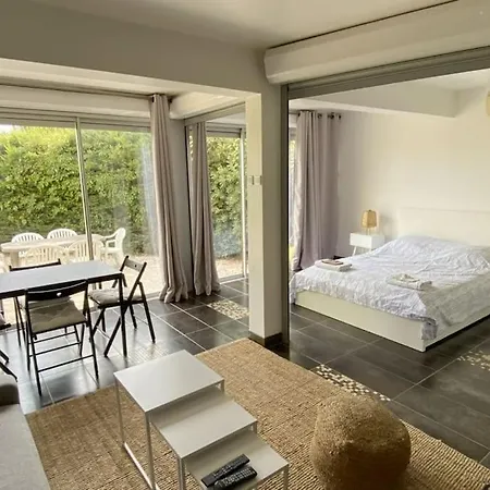 Maisonnette Climatisee A 10 M De La De La Peguiere Apartment *
